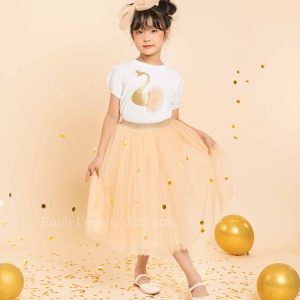 LS05 - Áo trắng, chân váy vàng đồng